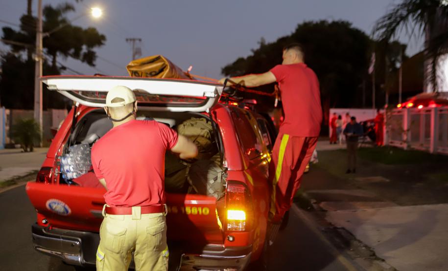 Atendendo a determinação do governador Carlos Massa Ratinho Junior, o Estado enviou nesta quarta-feira (1º) uma equipe do Corpo de Bombeiros Militar do Paraná (CBMPR) para auxiliar o Rio Grande do Sul em meio à calamidade causada pelas chuvas