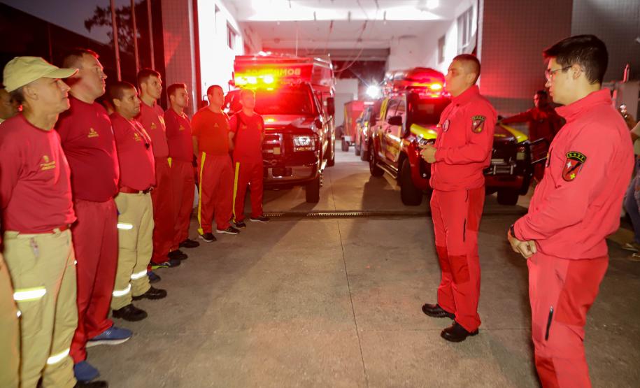 Atendendo a determinação do governador Carlos Massa Ratinho Junior, o Estado enviou nesta quarta-feira (1º) uma equipe do Corpo de Bombeiros Militar do Paraná (CBMPR) para auxiliar o Rio Grande do Sul em meio à calamidade causada pelas chuvas