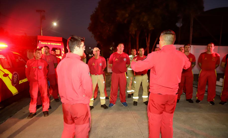 Atendendo a determinação do governador Carlos Massa Ratinho Junior, o Estado enviou nesta quarta-feira (1º) uma equipe do Corpo de Bombeiros Militar do Paraná (CBMPR) para auxiliar o Rio Grande do Sul em meio à calamidade causada pelas chuvas