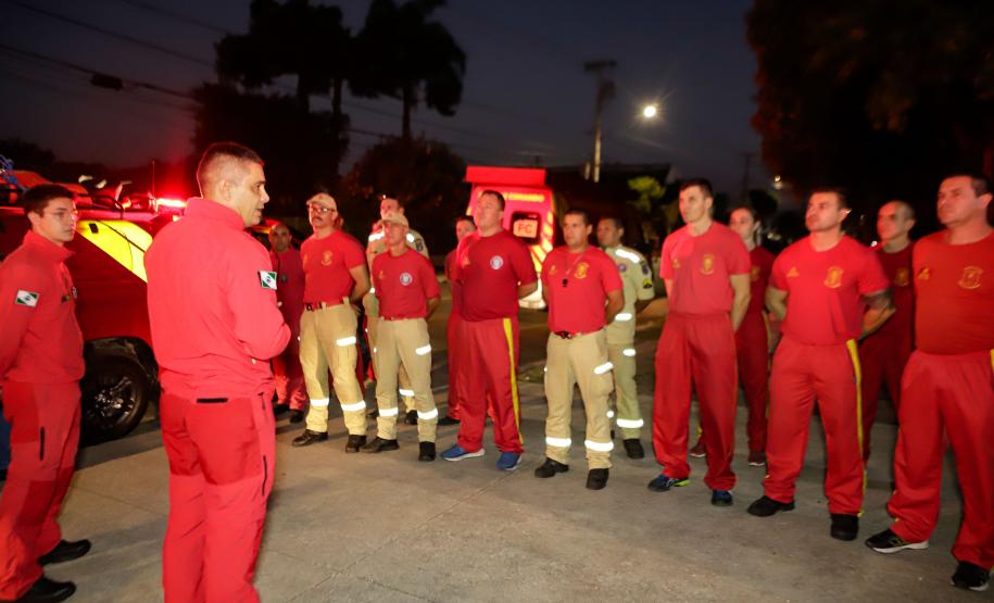 Atendendo a determinação do governador Carlos Massa Ratinho Junior, o Estado enviou nesta quarta-feira (1º) uma equipe do Corpo de Bombeiros Militar do Paraná (CBMPR) para auxiliar o Rio Grande do Sul em meio à calamidade causada pelas chuvas