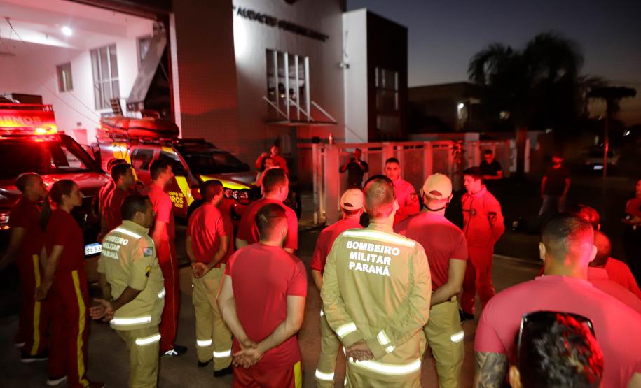 Atendendo a determinação do governador Carlos Massa Ratinho Junior, o Estado enviou nesta quarta-feira (1º) uma equipe do Corpo de Bombeiros Militar do Paraná (CBMPR) para auxiliar o Rio Grande do Sul em meio à calamidade causada pelas chuvas