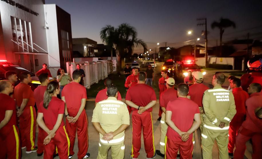 Atendendo a determinação do governador Carlos Massa Ratinho Junior, o Estado enviou nesta quarta-feira (1º) uma equipe do Corpo de Bombeiros Militar do Paraná (CBMPR) para auxiliar o Rio Grande do Sul em meio à calamidade causada pelas chuvas