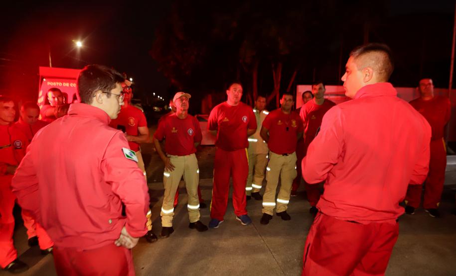 Atendendo a determinação do governador Carlos Massa Ratinho Junior, o Estado enviou nesta quarta-feira (1º) uma equipe do Corpo de Bombeiros Militar do Paraná (CBMPR) para auxiliar o Rio Grande do Sul em meio à calamidade causada pelas chuvas