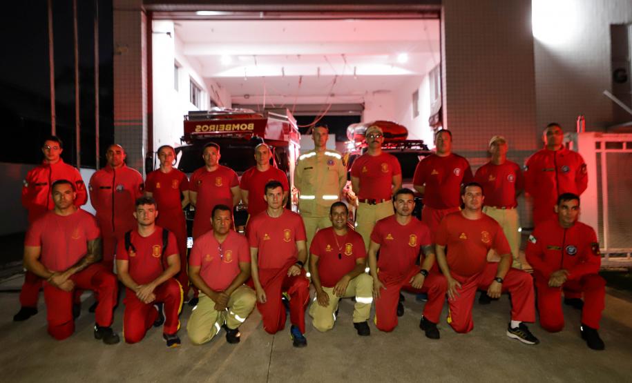 Atendendo a determinação do governador Carlos Massa Ratinho Junior, o Estado enviou nesta quarta-feira (1º) uma equipe do Corpo de Bombeiros Militar do Paraná (CBMPR) para auxiliar o Rio Grande do Sul em meio à calamidade causada pelas chuvas