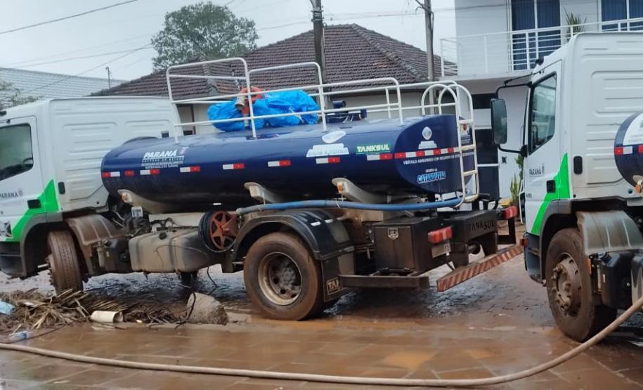 Mais 30 caminhões-pipa do IAT vão se juntar ao comboio de apoio às vítimas das chuvas no RS