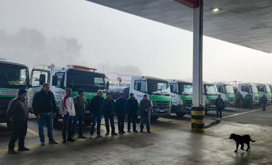 Mais 30 caminhões-pipa do IAT vão se juntar ao comboio de apoio às vítimas das chuvas no RS