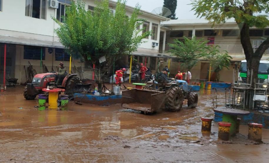 Mais 30 caminhões-pipa do IAT vão se juntar ao comboio de apoio às vítimas das chuvas no RS