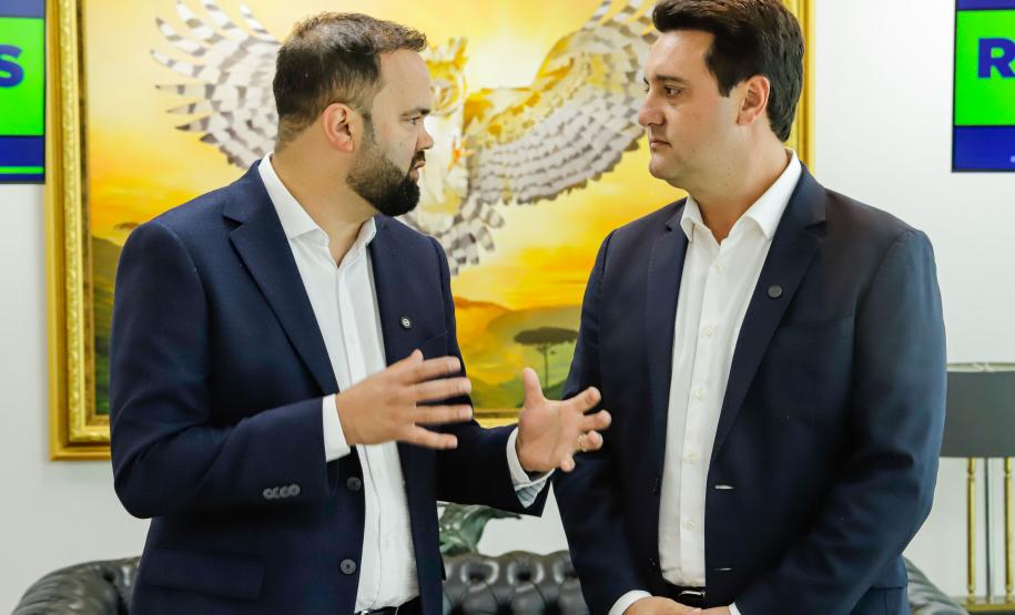 Governador anuncia pacote para educação com seis novas escolas, ampliações e placas solares