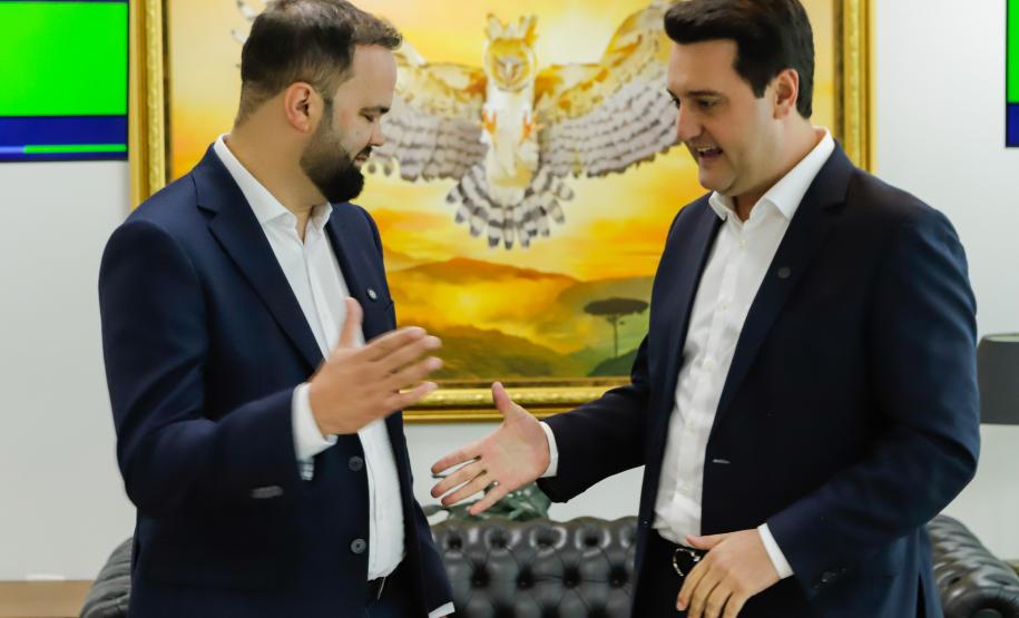 Governador anuncia pacote para educação com seis novas escolas, ampliações e placas solares