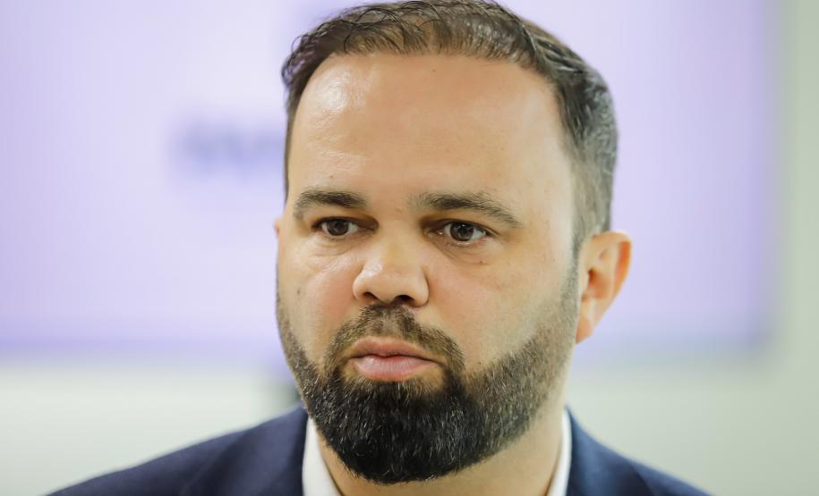 Governador anuncia pacote para educação com seis novas escolas, ampliações e placas solares