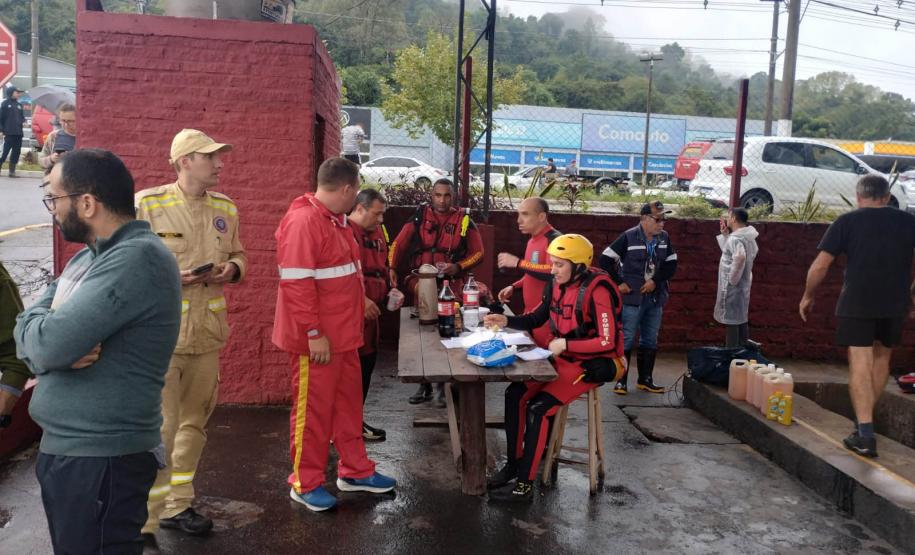 Paraná enviará alimentos, colchões e 144 mil copos de água da Sanepar ao Rio Grande do Sul