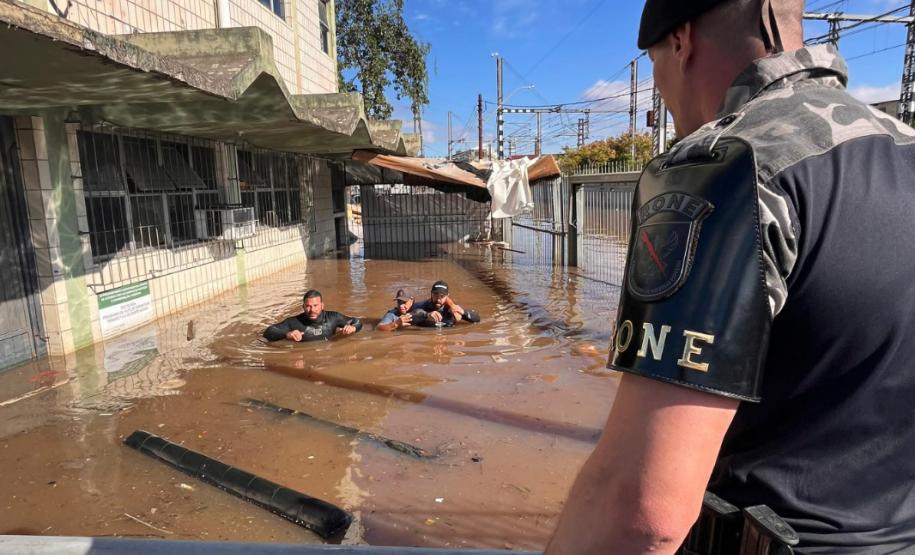 Com 104 agentes e muita tecnologia, forças de segurança do PR seguem apoiando o RS