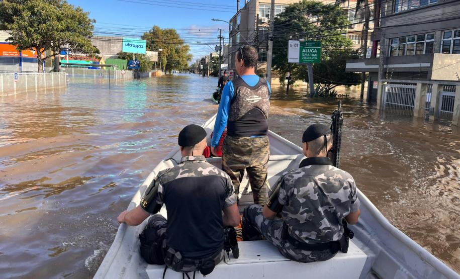 Com 104 agentes e muita tecnologia, forças de segurança do PR seguem apoiando o RS