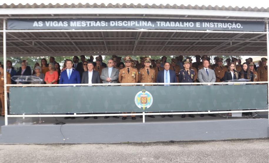 Secretário-chefe da Casa Civil recebe a maior honraria da PM-PR, a medalha Coronel Sarmento