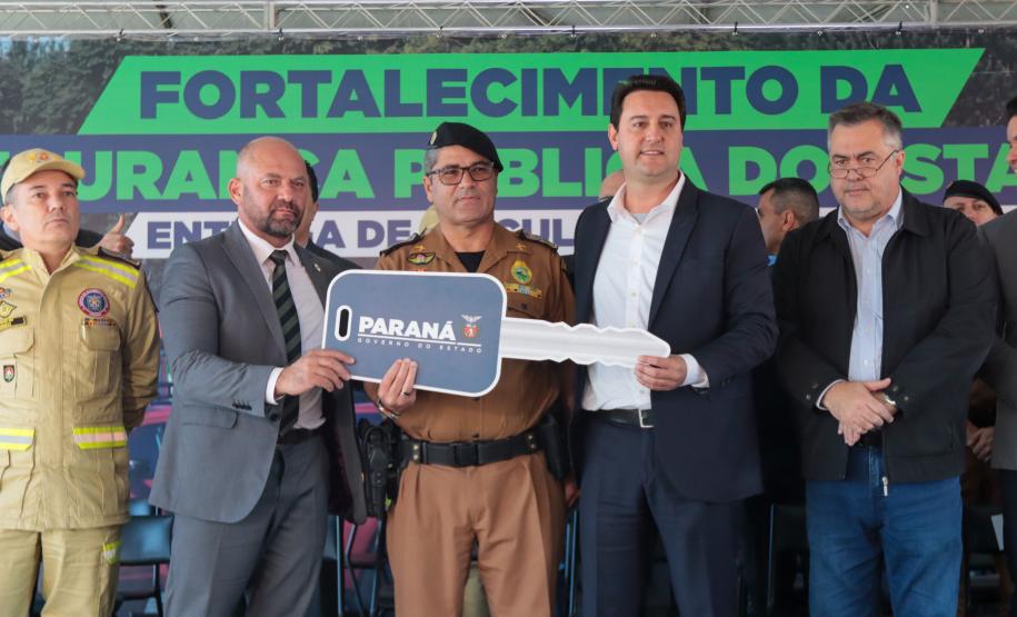 O governador Carlos Massa Ratinho Junior entregou nesta segunda-feira (3) 39 novos veículos para reforçar os trabalhos do Corpo de Bombeiros do Paraná.