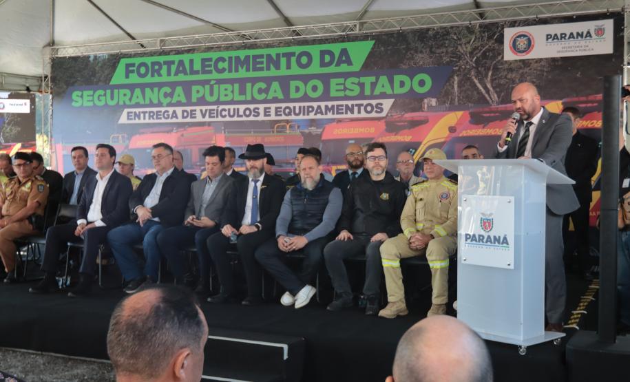 O governador Carlos Massa Ratinho Junior entregou nesta segunda-feira (3) 39 novos veículos para reforçar os trabalhos do Corpo de Bombeiros do Paraná.