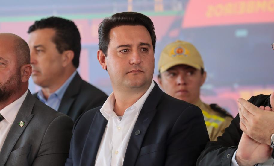 O governador Carlos Massa Ratinho Junior entregou nesta segunda-feira (3) 39 novos veículos para reforçar os trabalhos do Corpo de Bombeiros do Paraná.