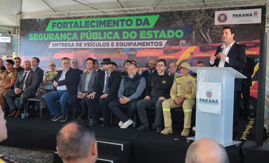O governador Carlos Massa Ratinho Junior entregou nesta segunda-feira (3) 39 novos veículos para reforçar os trabalhos do Corpo de Bombeiros do Paraná.