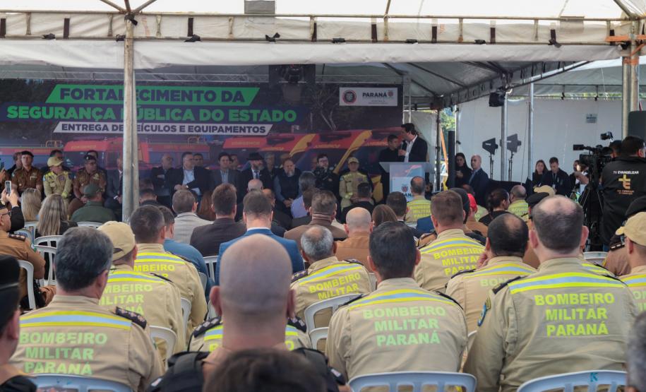 O governador Carlos Massa Ratinho Junior entregou nesta segunda-feira (3) 39 novos veículos para reforçar os trabalhos do Corpo de Bombeiros do Paraná.