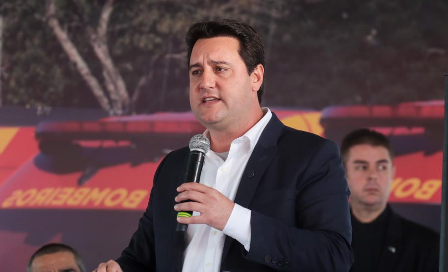 O governador Carlos Massa Ratinho Junior entregou nesta segunda-feira (3) 39 novos veículos para reforçar os trabalhos do Corpo de Bombeiros do Paraná.