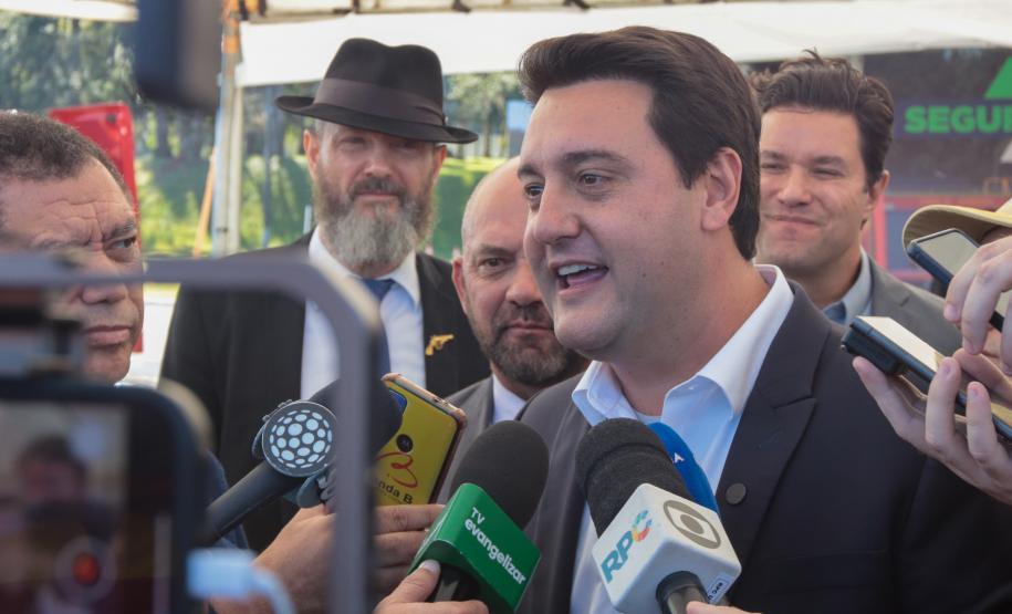 O governador Carlos Massa Ratinho Junior entregou nesta segunda-feira (3) 39 novos veículos para reforçar os trabalhos do Corpo de Bombeiros do Paraná.