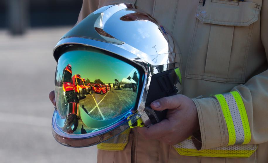O governador Carlos Massa Ratinho Junior entregou nesta segunda-feira (3) 39 novos veículos para reforçar os trabalhos do Corpo de Bombeiros do Paraná.