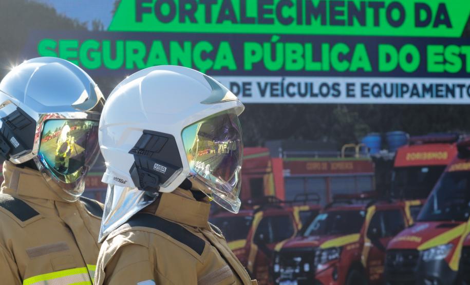O governador Carlos Massa Ratinho Junior entregou nesta segunda-feira (3) 39 novos veículos para reforçar os trabalhos do Corpo de Bombeiros do Paraná.