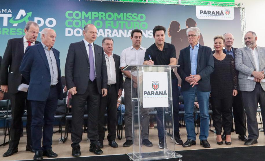 O governador Carlos Massa Ratinho Junior participa nesta quarta-feira (19), do lançamento Programa Rota do Progresso no Palácio Iguaçu.