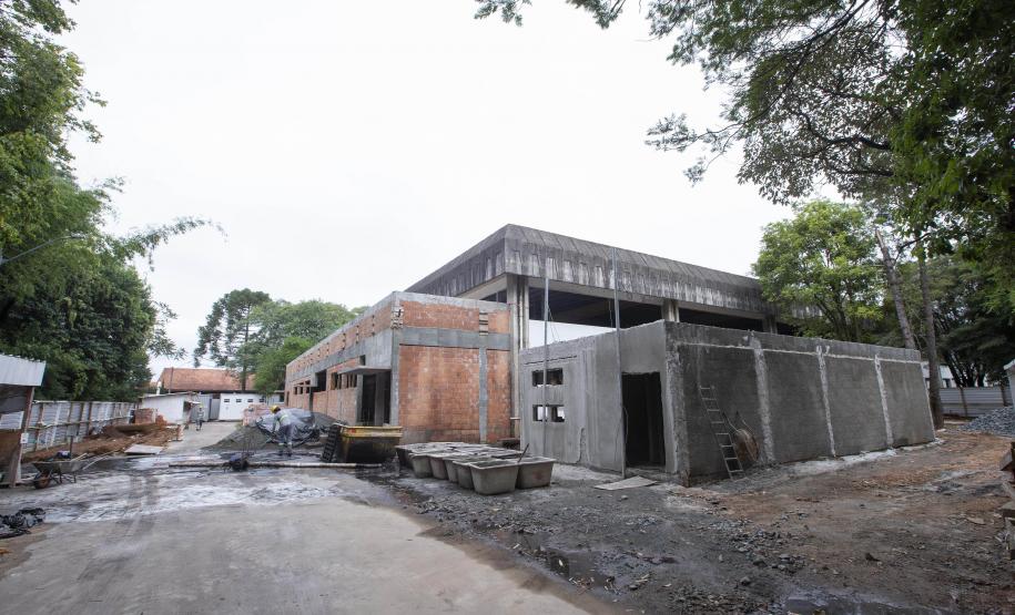 Ensaio de soroneutralização realizado no câmpus Juvevê do Tecpar