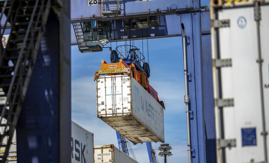 Importação cresce 14% nos portos paranaenses em 2024