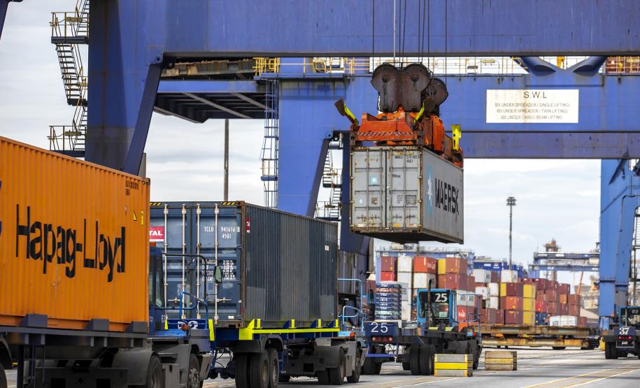 Importação cresce 14% nos portos paranaenses em 2024