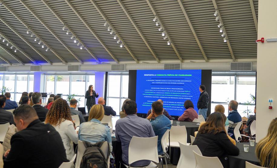 Jucepar orienta mais de 900 gestores públicos sobre o Decreto do Baixo Risco