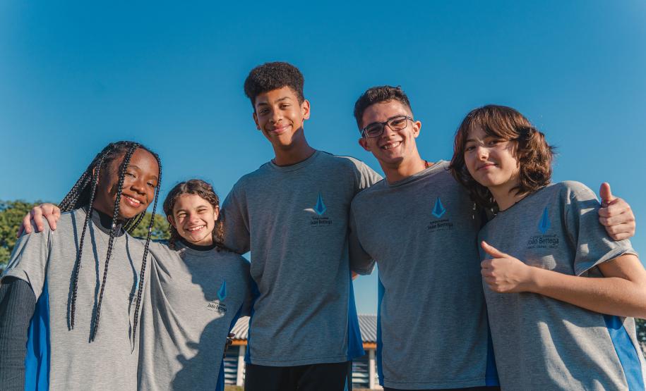 Rede estadual do Paraná arrecada material escolar para o Rio Grande do Sul