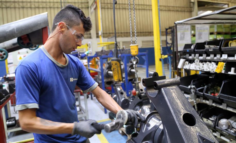 Saldo de empregos para jovens avança 45% no Paraná no primeiro quadrimestre