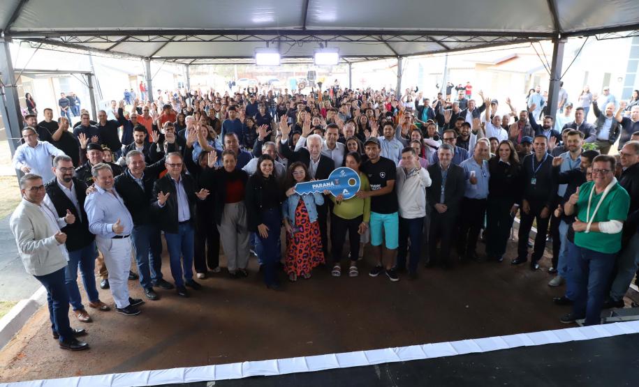 Darci Piana entrega residencial com 120 casas a famílias de Nova Londrina