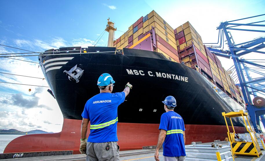 Importação cresce 14% nos portos paranaenses em 2024