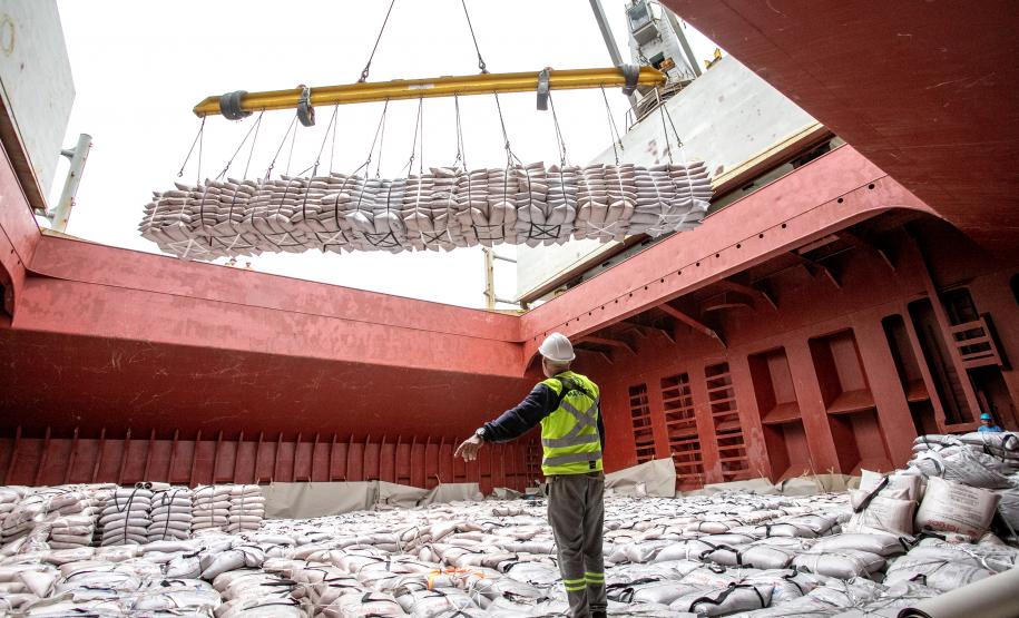 Importação cresce 14% nos portos paranaenses em 2024