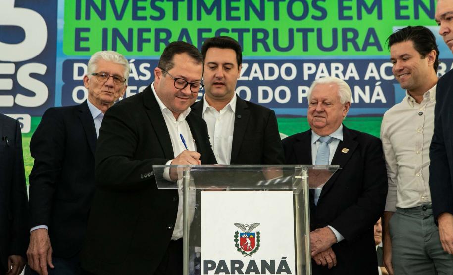 Curitiba, 24 de junho de 2024 - Governador Carlos Massa Ratinho Junior anunciou investimentos de R$ 505 milhões em energia e infraestrutura de gás canalizado para acelarar o crescimento do Paraná.