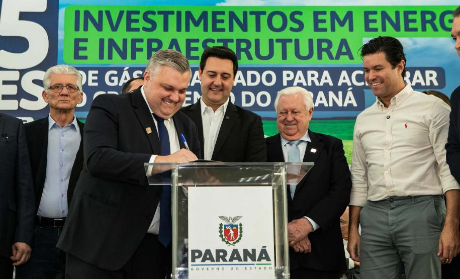 Curitiba, 24 de junho de 2024 - Governador Carlos Massa Ratinho Junior anunciou investimentos de R$ 505 milhões em energia e infraestrutura de gás canalizado para acelarar o crescimento do Paraná.
