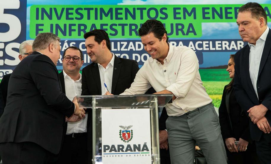 Curitiba, 24 de junho de 2024 - Governador Carlos Massa Ratinho Junior anunciou investimentos de R$ 505 milhões em energia e infraestrutura de gás canalizado para acelarar o crescimento do Paraná.