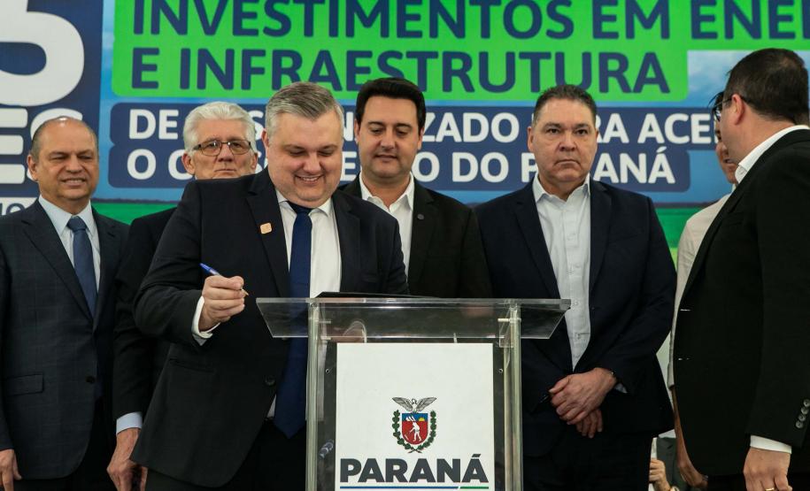Curitiba, 24 de junho de 2024 - Governador Carlos Massa Ratinho Junior anunciou investimentos de R$ 505 milhões em energia e infraestrutura de gás canalizado para acelarar o crescimento do Paraná.