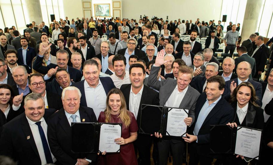 Curitiba, 24 de junho de 2024 - Governador Carlos Massa Ratinho Junior anunciou investimentos de R$ 505 milhões em energia e infraestrutura de gás canalizado para acelarar o crescimento do Paraná.
