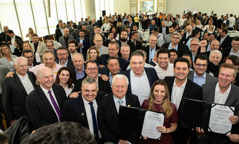 Curitiba, 24 de junho de 2024 - Governador Carlos Massa Ratinho Junior anunciou investimentos de R$ 505 milhões em energia e infraestrutura de gás canalizado para acelarar o crescimento do Paraná.