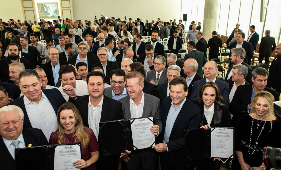 Curitiba, 24 de junho de 2024 - Governador Carlos Massa Ratinho Junior anunciou investimentos de R$ 505 milhões em energia e infraestrutura de gás canalizado para acelarar o crescimento do Paraná.