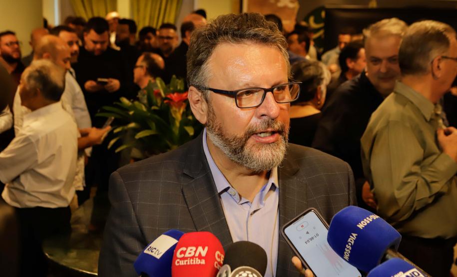 Curitiba, 17 de junho de 2024 - O governador Carlos Massa Ratinho Jr., anuncia a liberação de verbas para pavimentação, restauração de praça e obras de saneamento em Curitiba.