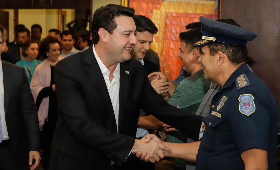 Curitiba, 17 de junho de 2024 - O governador Carlos Massa Ratinho Jr., anuncia a liberação de verbas para pavimentação, restauração de praça e obras de saneamento em Curitiba.