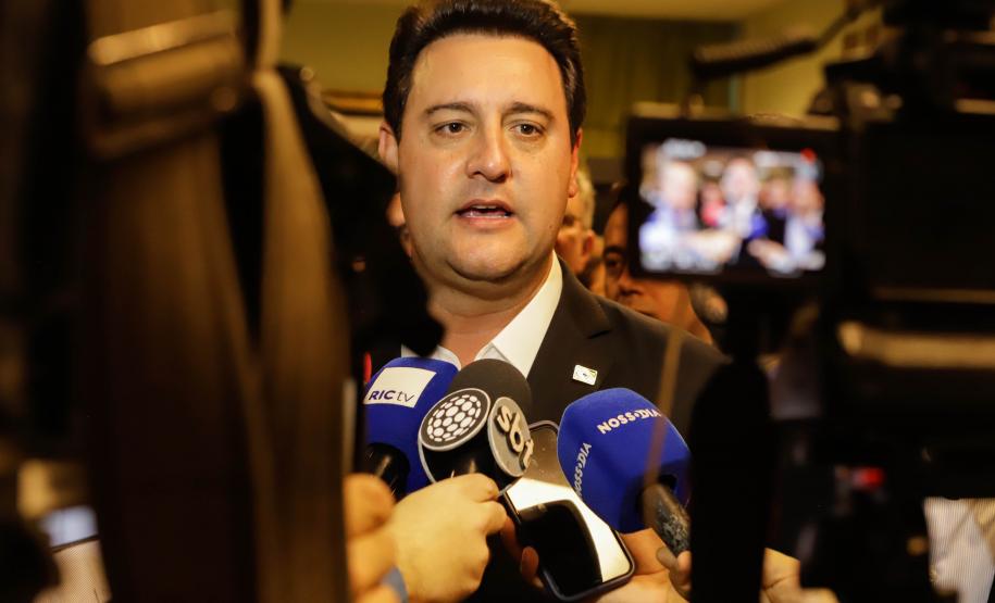 Curitiba, 17 de junho de 2024 - O governador Carlos Massa Ratinho Jr., anuncia a liberação de verbas para pavimentação, restauração de praça e obras de saneamento em Curitiba.