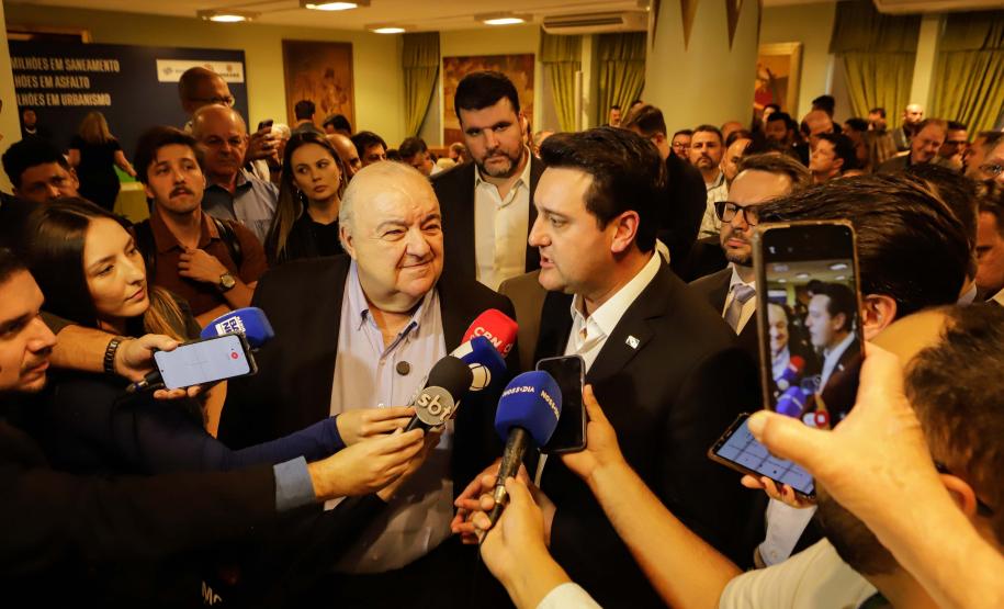 Curitiba, 17 de junho de 2024 - O governador Carlos Massa Ratinho Jr., anuncia a liberação de verbas para pavimentação, restauração de praça e obras de saneamento em Curitiba.