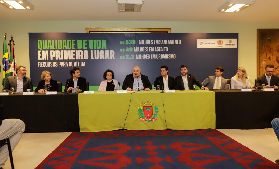 Curitiba, 17 de junho de 2024 - O governador Carlos Massa Ratinho Jr., anuncia a liberação de verbas para pavimentação, restauração de praça e obras de saneamento em Curitiba.