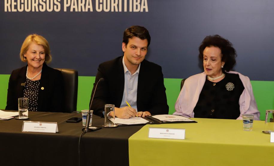 Curitiba, 17 de junho de 2024 - O governador Carlos Massa Ratinho Jr., anuncia a liberação de verbas para pavimentação, restauração de praça e obras de saneamento em Curitiba.